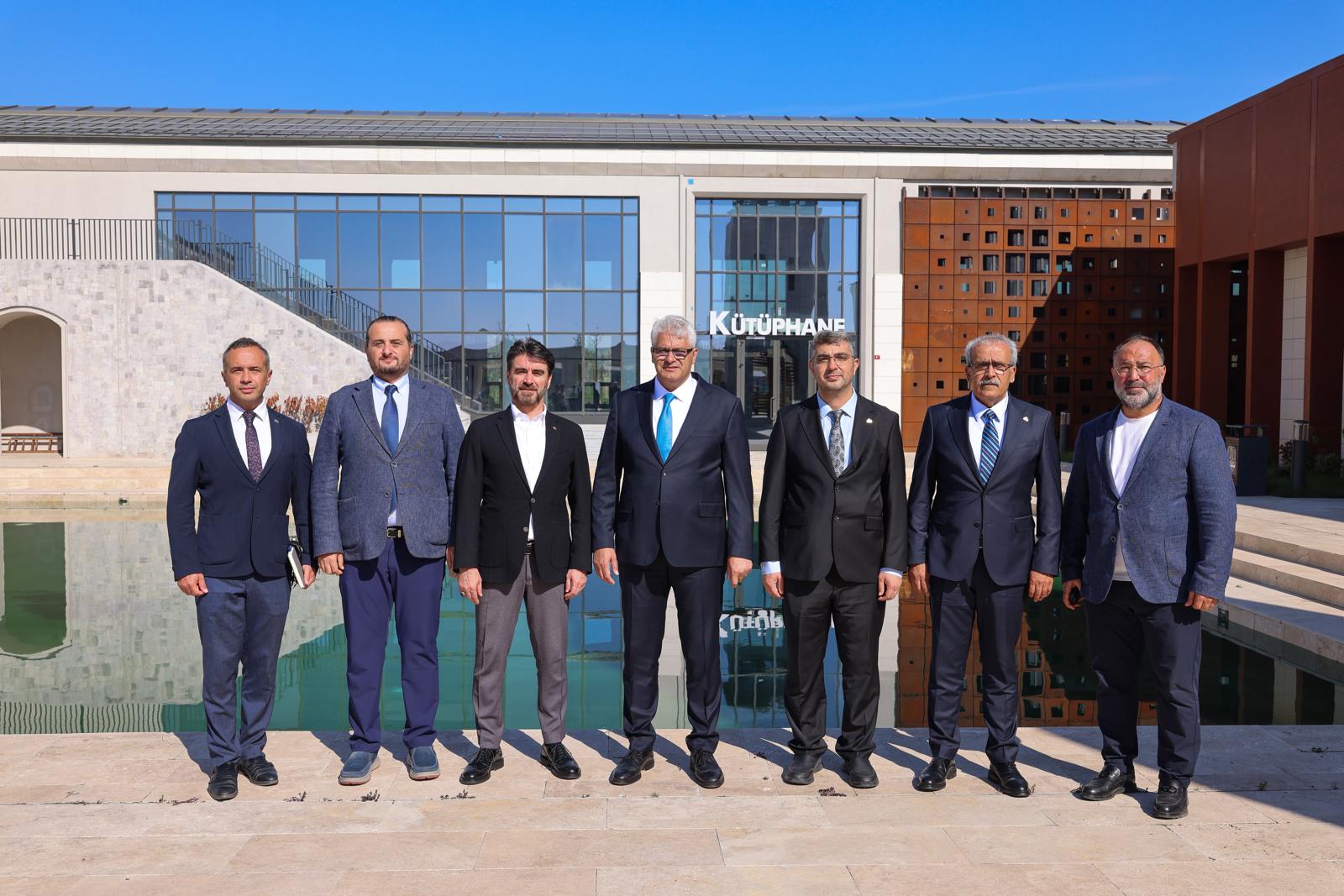 İstanbul Üniversitesi-Cerrahpaşa Rektörü Prof. Dr. Hüseyin Botanlıoğlu ve heyetini Millet Bahçemizde ağırladık.