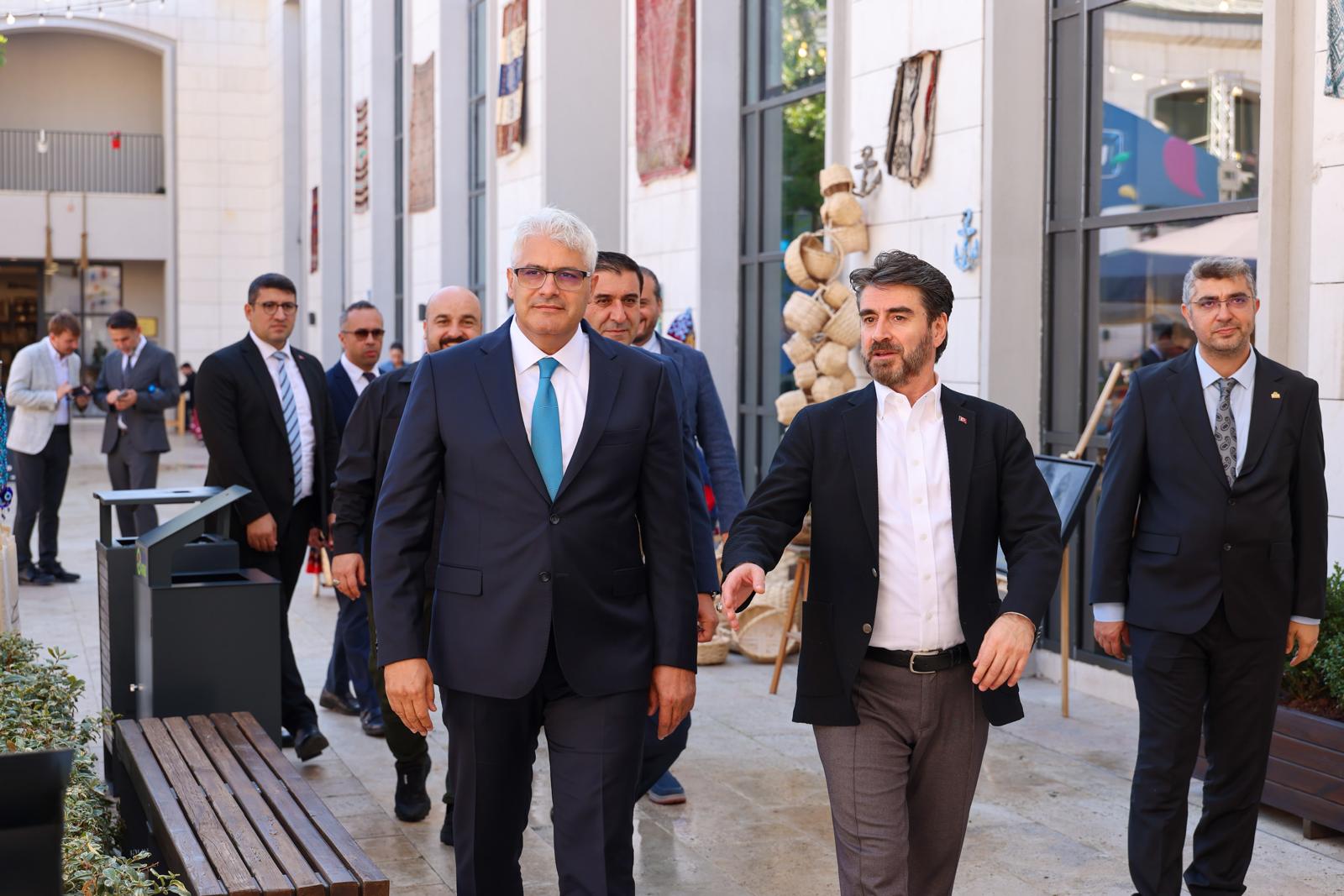İstanbul Üniversitesi-Cerrahpaşa Rektörü Prof. Dr. Hüseyin Botanlıoğlu ve heyetini Millet Bahçemizde ağırladık.
