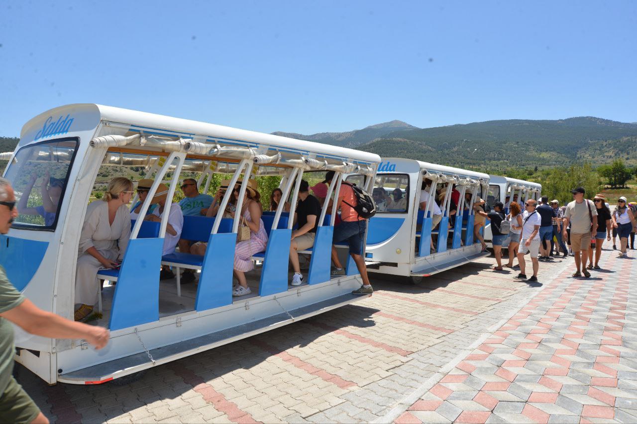 Salda Gölü Halk Plajı ve Beyaz Adalar Koruma Bölgesi